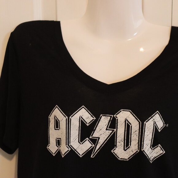 AC DC Black and White Graphic Hard Rock Band Music Tee Women's Medium Like New - Picture 10 of 10